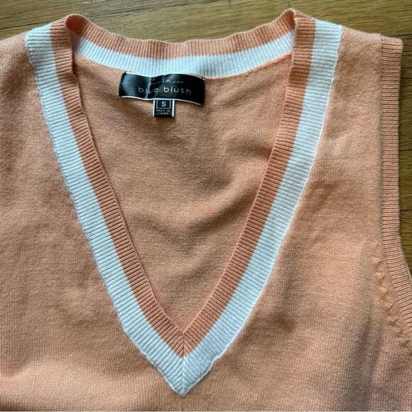 Tilly’s Blue Blush Cropped Coral Varsity Sweater Vest - Picture 4 of 4